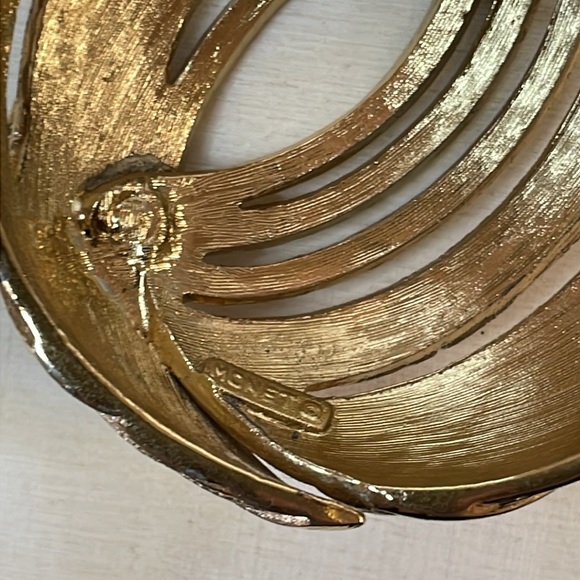 Monet gold tone large brooch - Picture 3 of 5